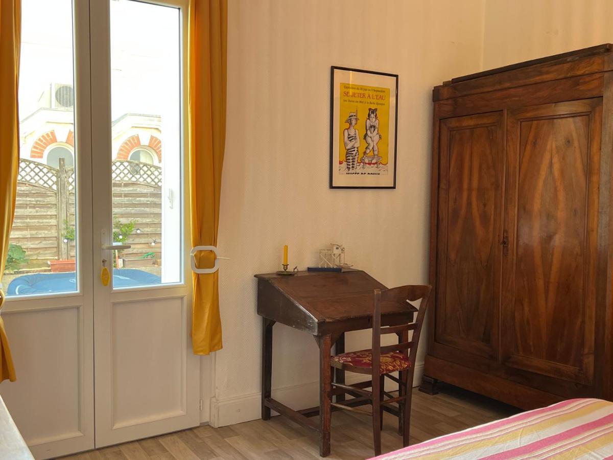 Chambre Sur La Falaise De Pontaillac Vaux-sur-Mer Luaran gambar